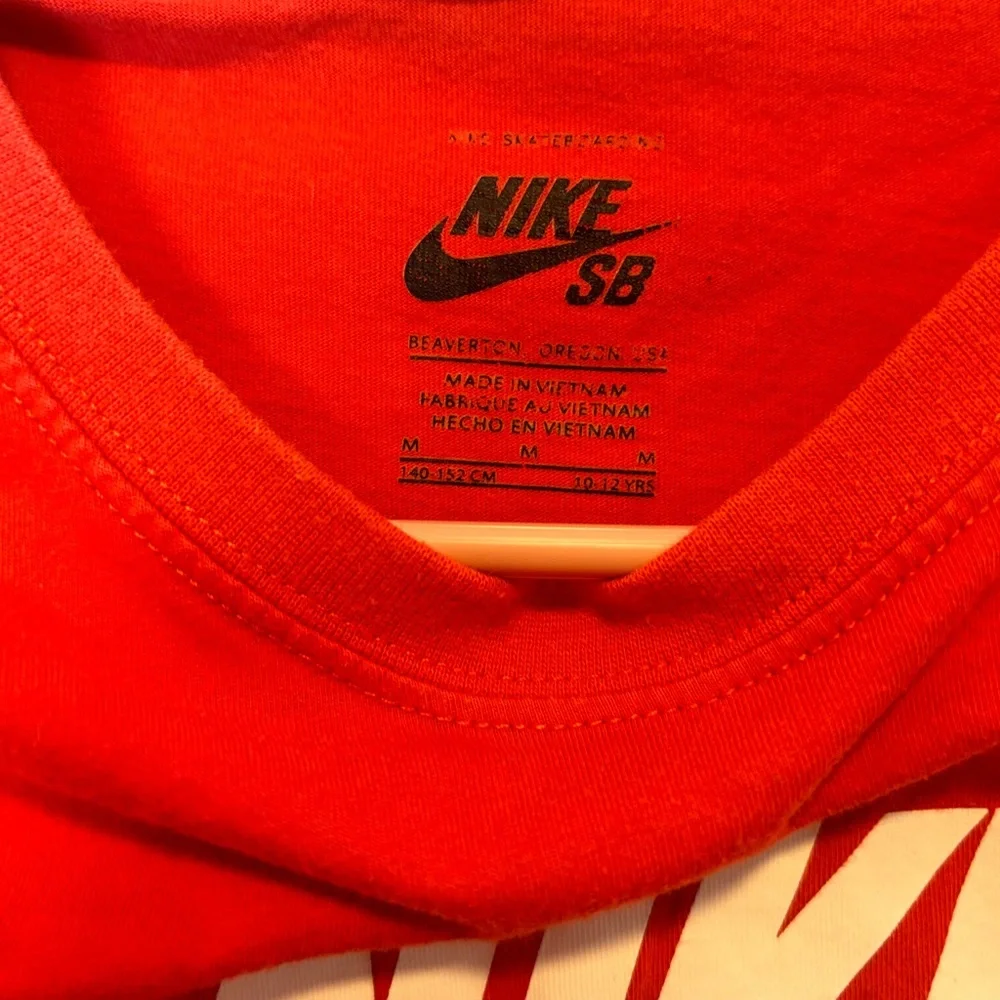 Nike‎ long sleeve red shirt kids size medium